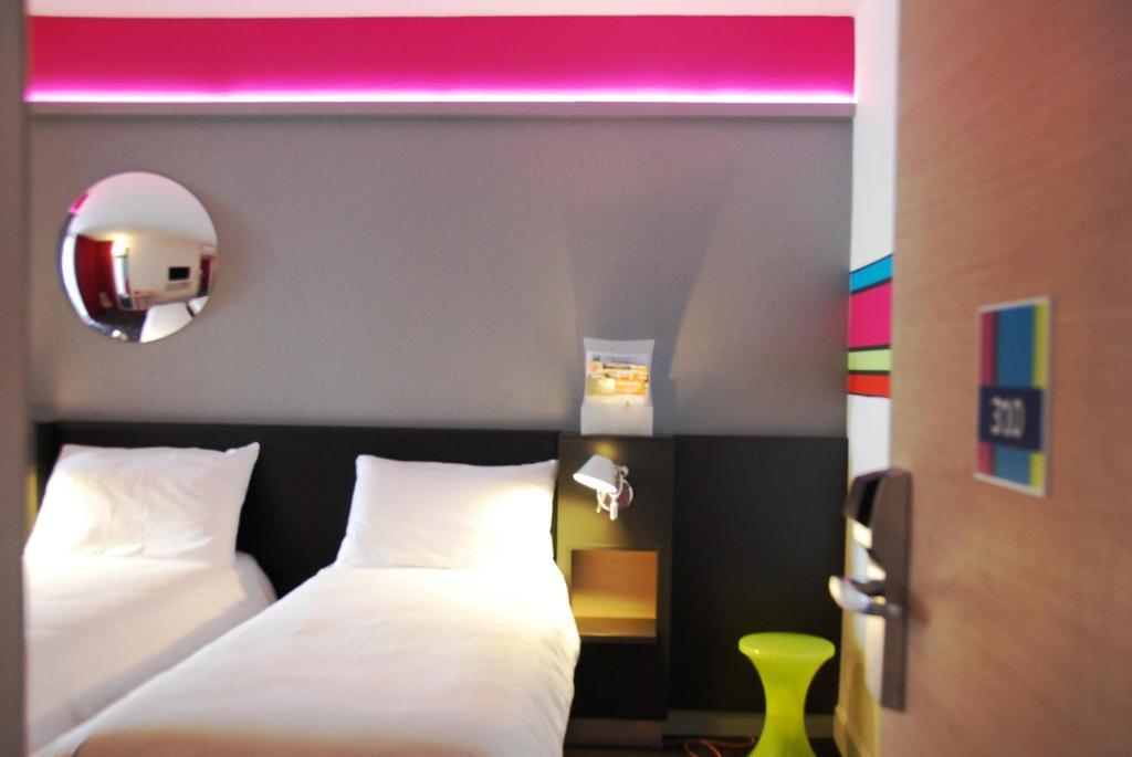 Ibis Styles Roanne Centre Gare Hotel Room photo